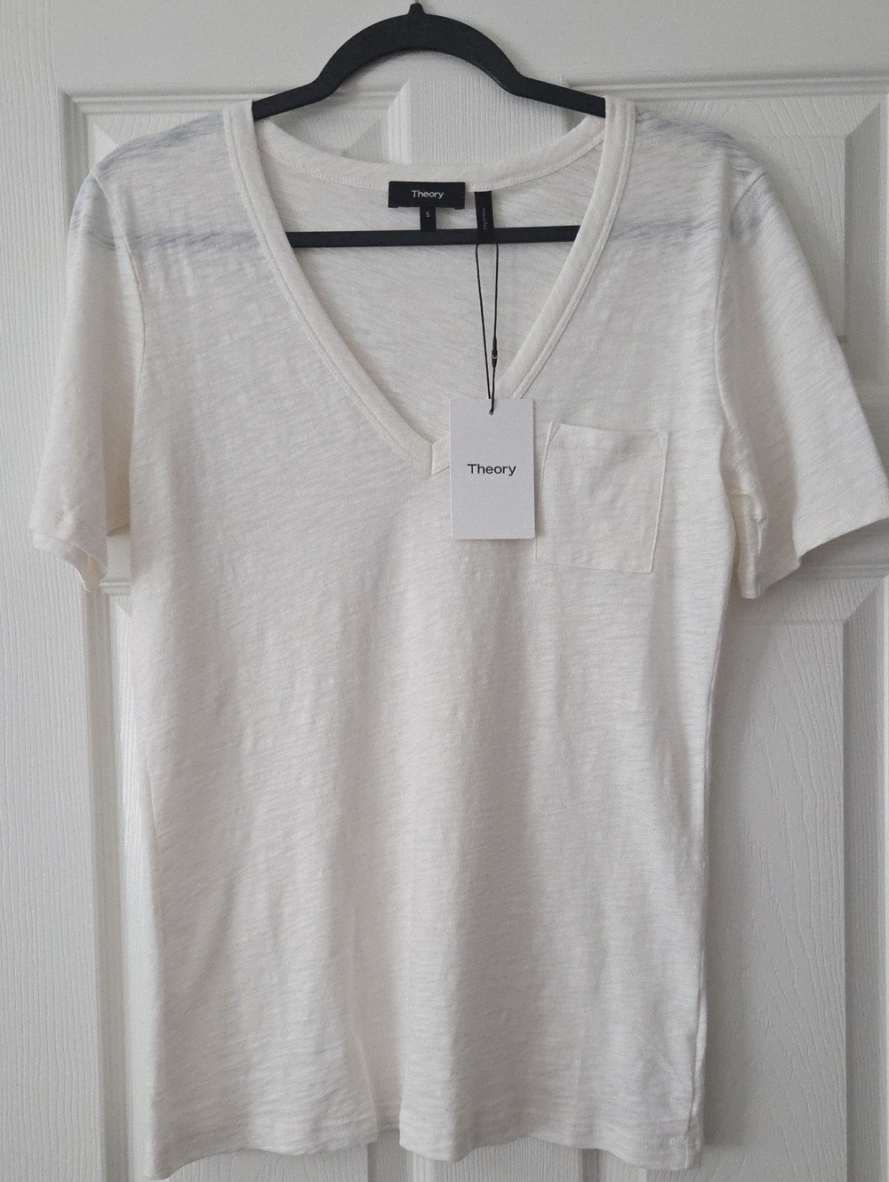 NWT NEW! Theory IVORY Kovin Vneck Tshirt Runs Roomy
